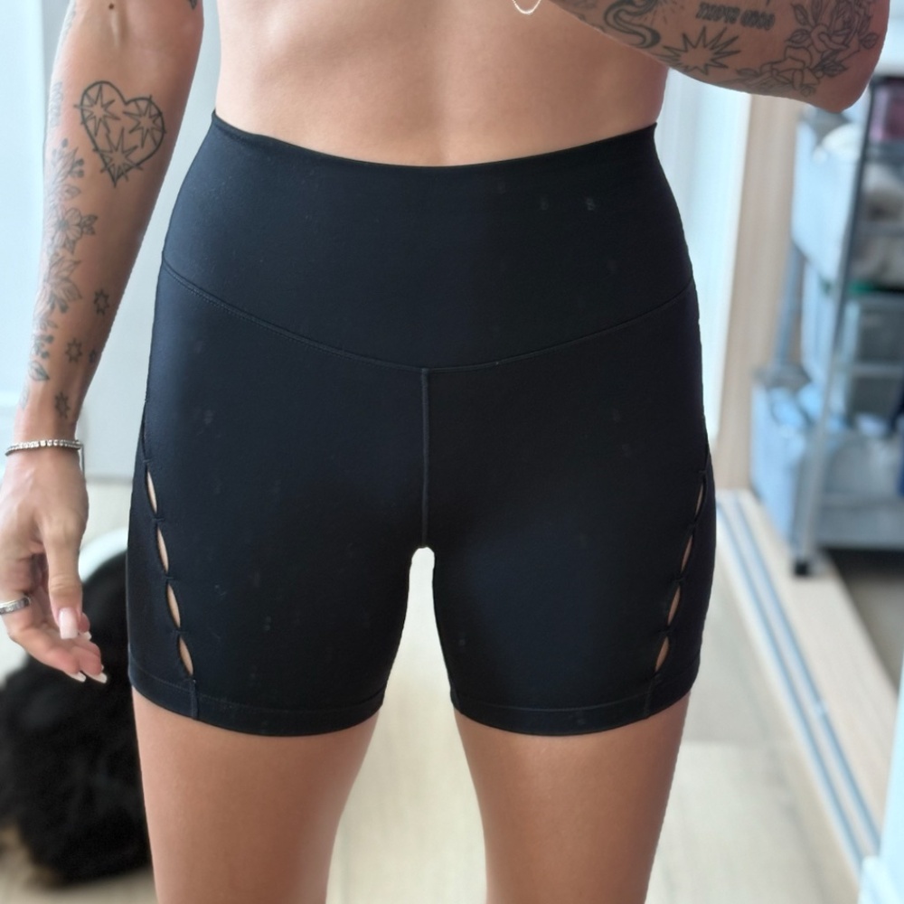 Nike One Women's High-Waisted 5" Biker Shorts in Black size Small
